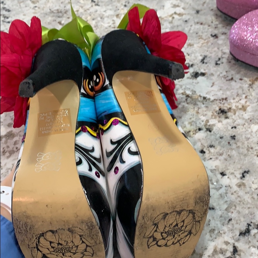 Shoes - Picture 3 of 3
